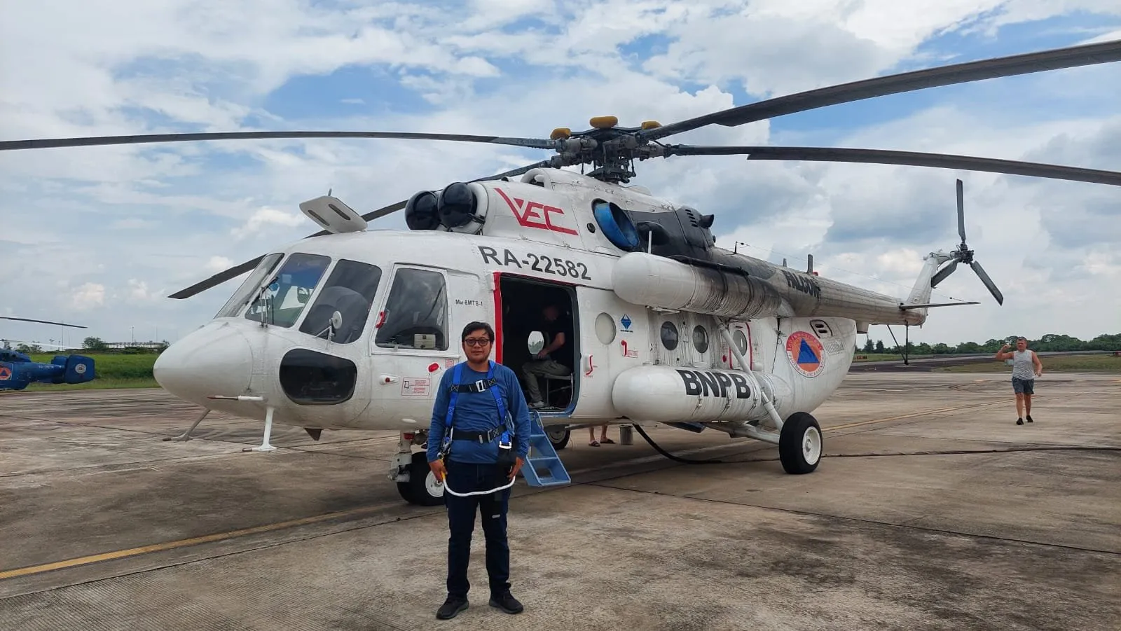 Ground crew supporting field operations